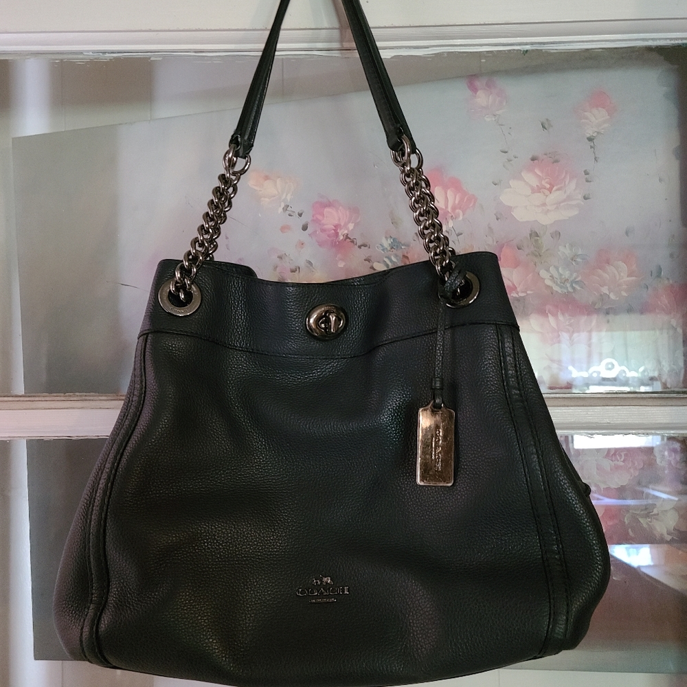 Navy Blue Coach Turnlock Edie!